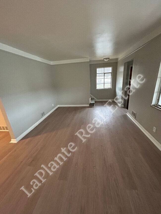 Foto del edificio - 1421 N Ravine Pkwy