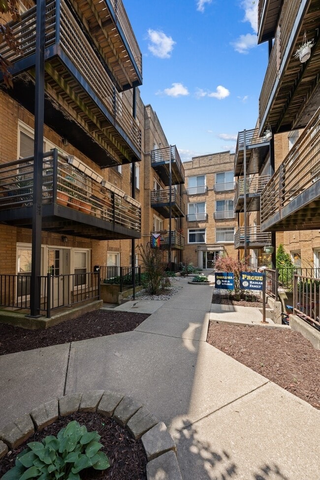 Building Photo - 4604 N Monticello Ave