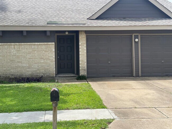 Building Photo - 1422 Ash Oak Dr