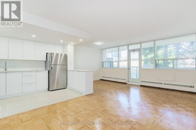 Photo du bâtiment - 33 Erskine Ave