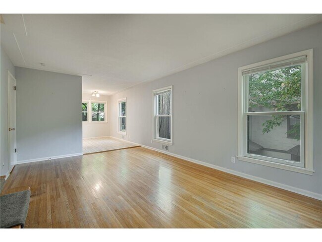 Building Photo - 8 E Minnehaha Pkwy