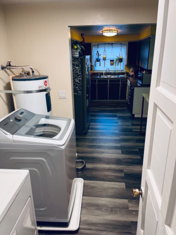 Building Photo - 975 Cross St SE