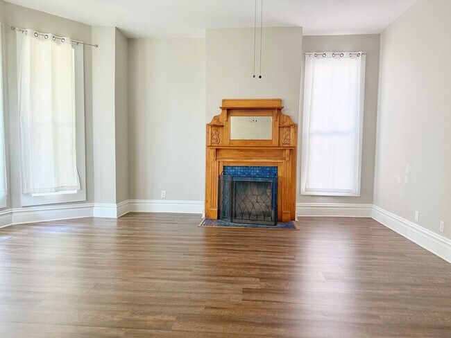 Building Photo - 28 E Powell Ave