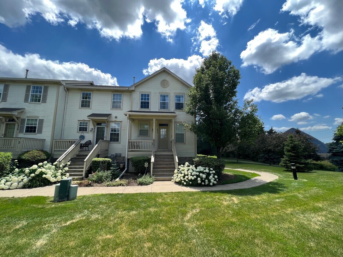 432 Littleton Trail, Elgin, IL 60120 Townhome Rentals in Elgin IL