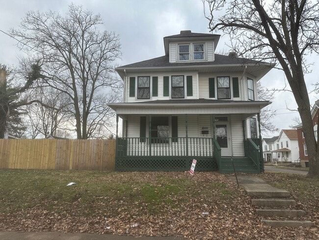 Foto del edificio - BEAUTIFUL RENOVATED NEW 4 BEDROOM 2 BATH HOUSE QUIET NEIGHBORHOOD