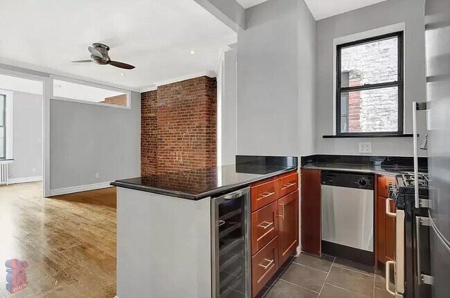 Foto del edificio - 248 Mott St