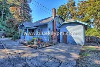 Building Photo - 117 Madison St