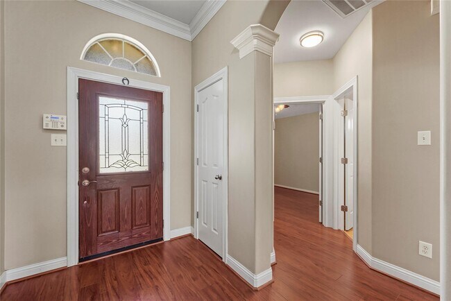 Foto del edificio - 24811 Sandusky Dr