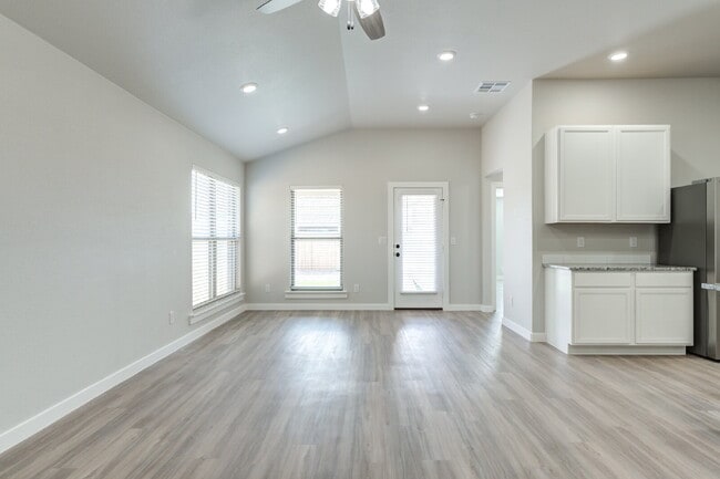 Building Photo - Wonderful 4/2/2 in Bell Farms!