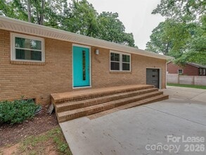 Building Photo - 5646 Oak Dr