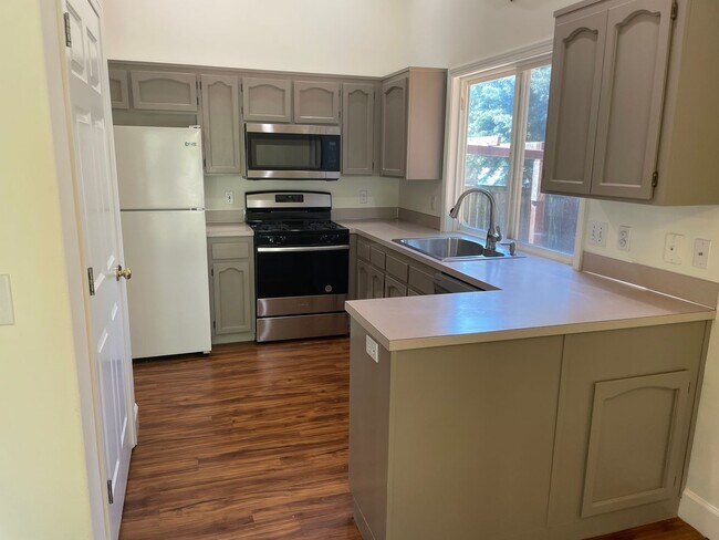 Building Photo - Single Level Holmes Harbor Charmer!