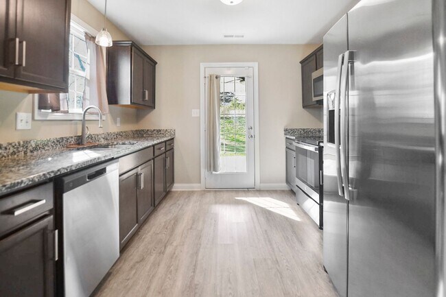 Foto del edificio - Pet Friendly Three Bedroom!