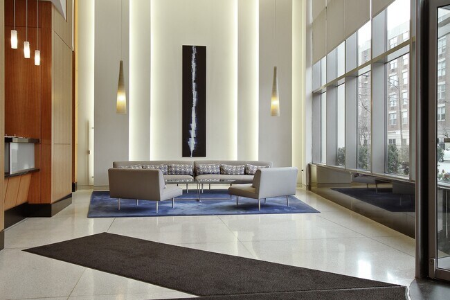 Foto del edificio - 100 E 14th St