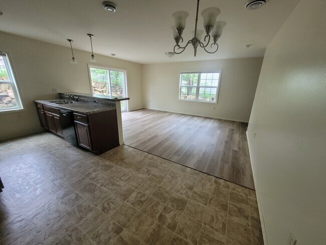 Foto del edificio - 3301 Echo Dells Ave