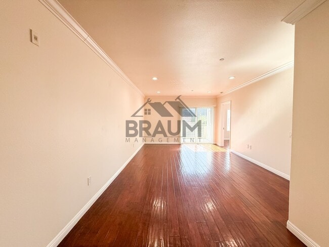 Building Photo - 332 S Virgil Ave