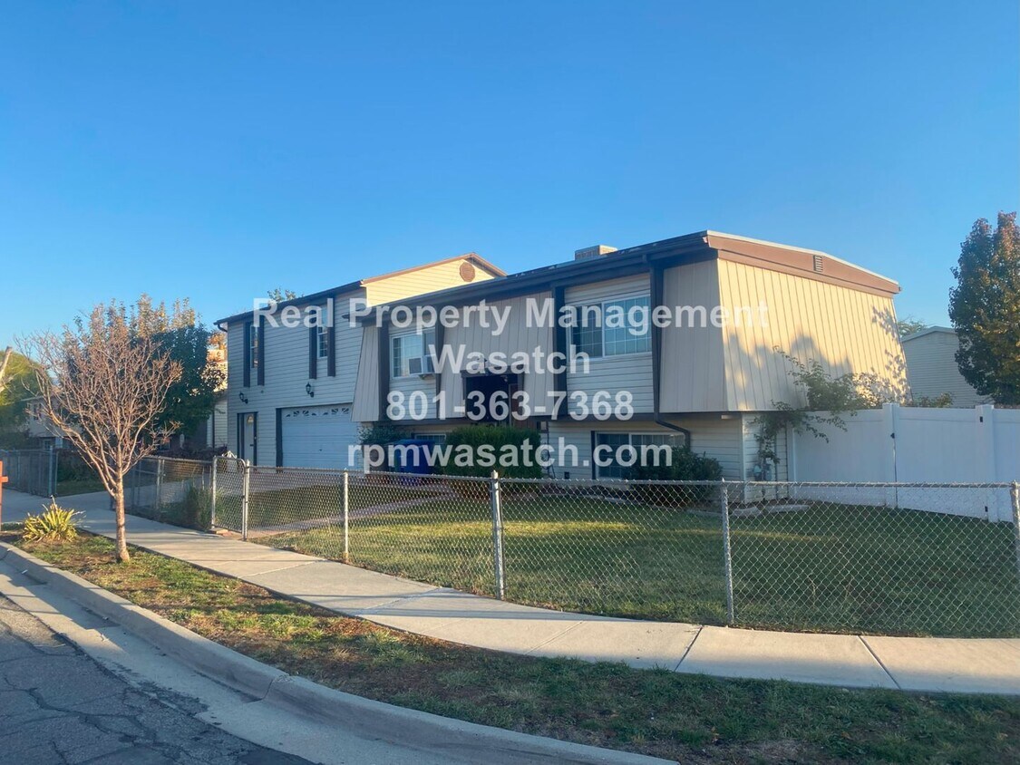 Primary Photo - 2 Units in 1 14 month lease available
