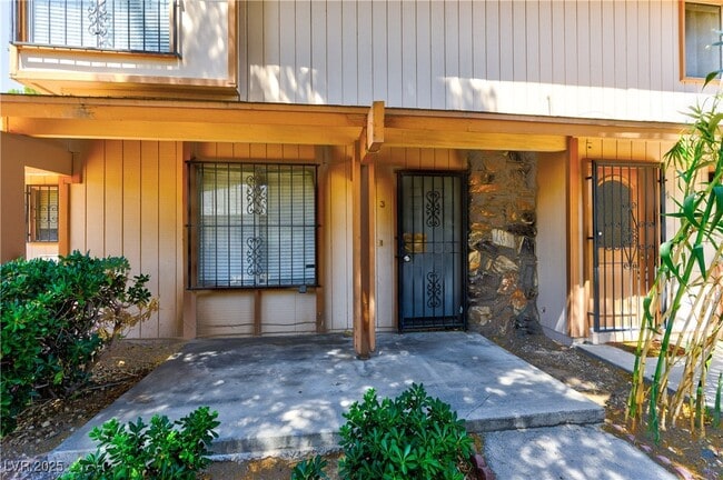 Building Photo - 1372 Lorilyn Ave