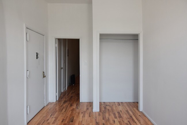 Building Photo - 636 Kosciuszko St