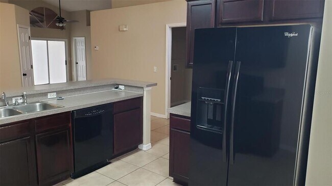 Building Photo - 636 Majesty Dr