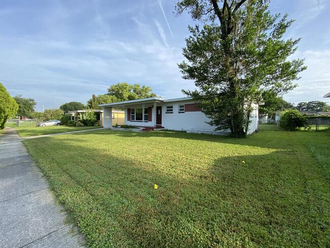 Building Photo - 2813 Pembrook Dr
