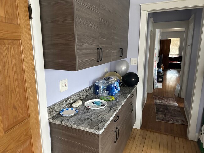 Foto del edificio - 2114 Maple Ave