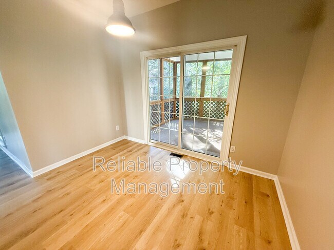 Building Photo - 4900 Willowtree Ln