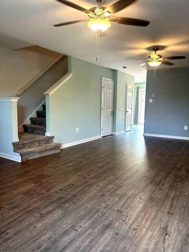 Building Photo - 703 Walnut Ridge Dr