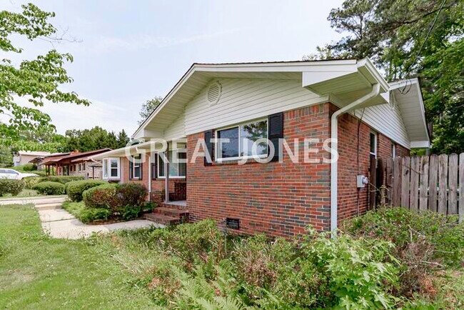 Building Photo - 505 Forest Rd