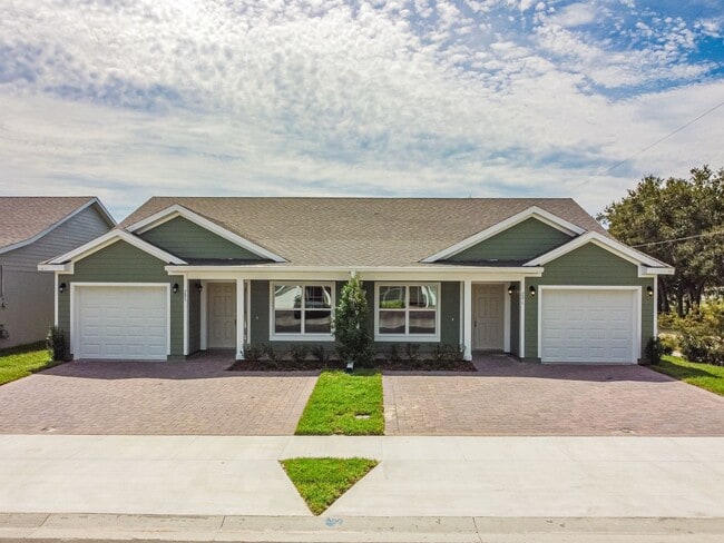 Beautiful 3/2 Energy Efficient 1 Story Att... - Beautiful 3/2 Energy Efficient 1 Story Att... House