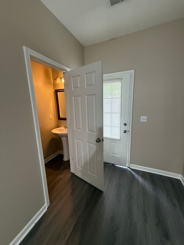 Foto del edificio - 518 Oakside Pl