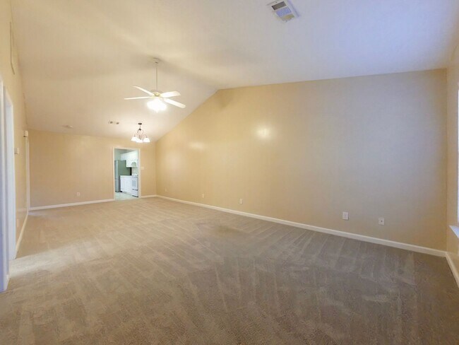Foto del edificio - Two Bedroom End Unit Townhome in Evans!