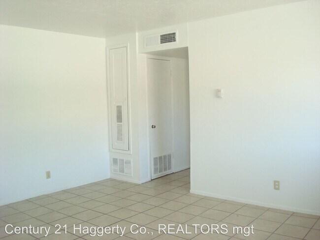 Building Photo - 3 br, 1.5 bath House - 10020 Kenworthy