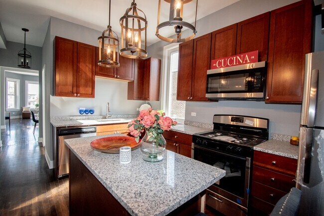 Building Photo - 518 Troy N St