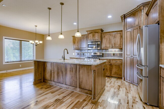 Foto del edificio - Beautiful 4 Bedroom In Shadow Lake!!