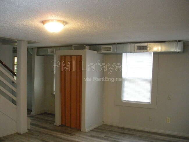 Foto del edificio - 106 E Vine St