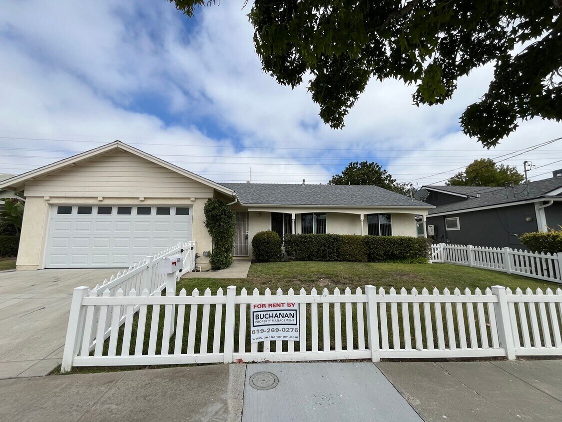 Primary Photo - Big & Bright ~ 3 Bedroom /2 Bathroom Home ...