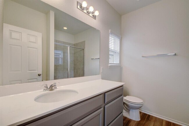 Building Photo - 320 Thornless Cir