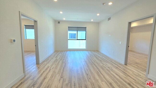 Foto del edificio - 1540 S Hayworth Ave