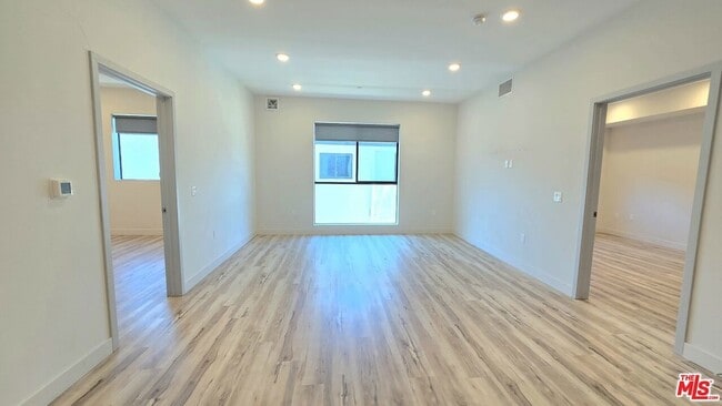 Building Photo - 1540 S Hayworth Ave