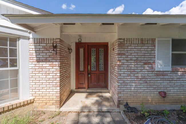 Foto del edificio - 7722 Pinebrook Dr