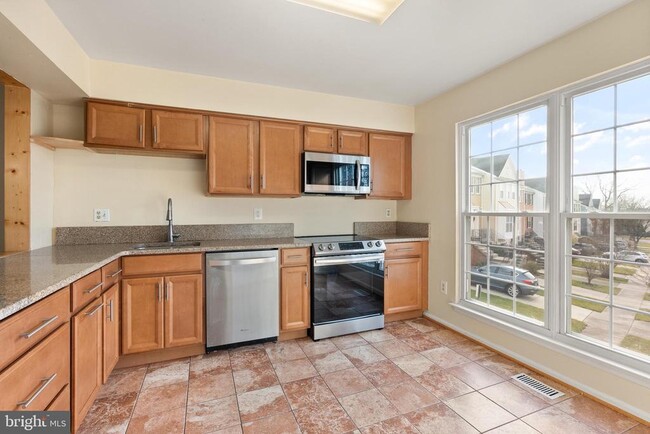 Building Photo - 7327 Sunrise Ct