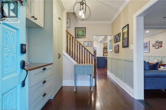 Building Photo - 186 Balsam Ave S