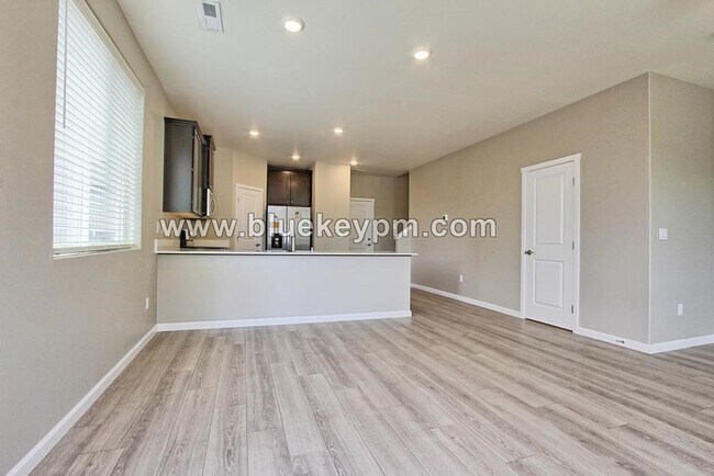 Foto del edificio - 4 Bed, 3 Bath Home Just off Ward Road and 4th Plain Blvd