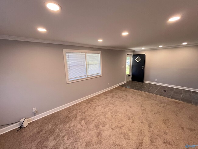 Building Photo - 123 Miller Ln