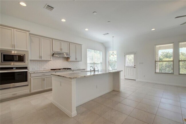 Building Photo - 113 Meadow Wood Cv