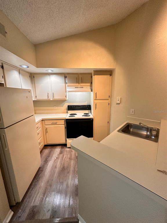 Foto del edificio - 4540 Commander Dr