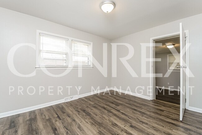 Foto del edificio - 7021 Midland Drive