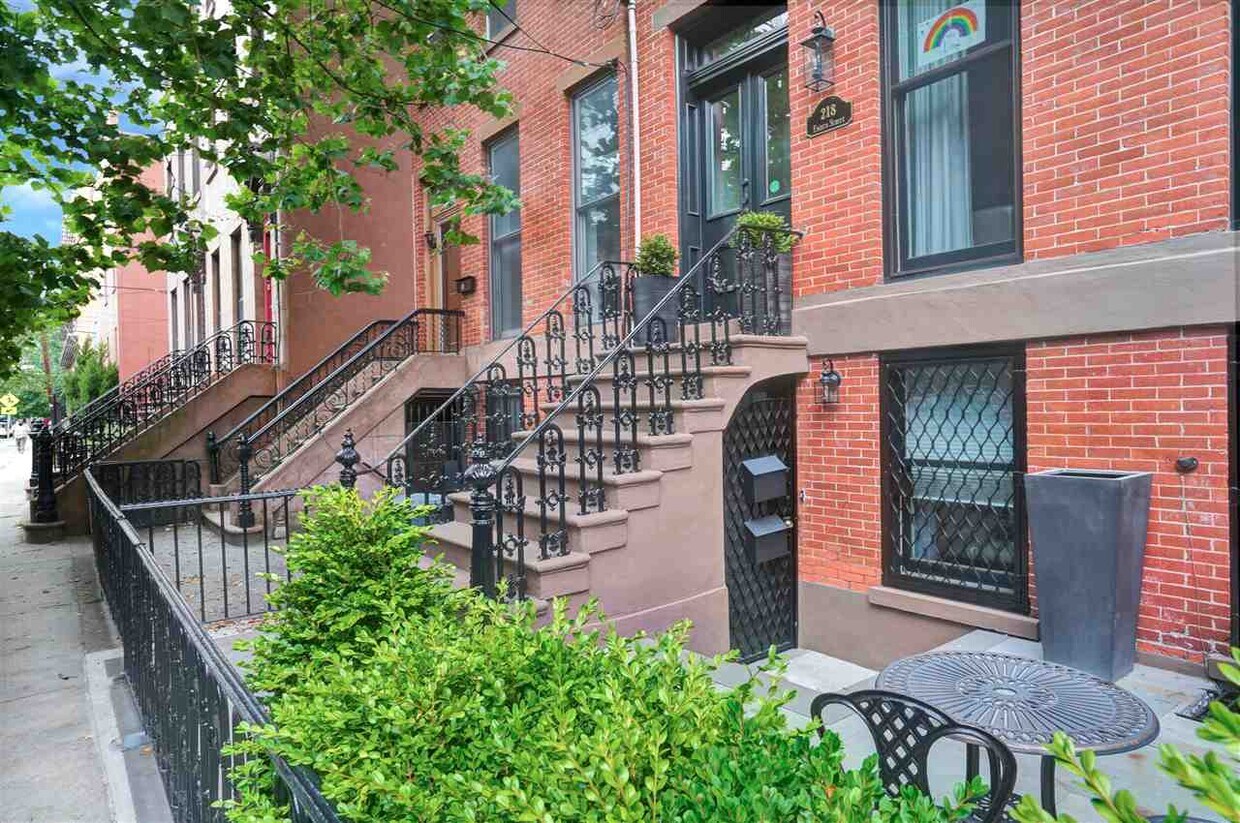 Foto principal - 218 8th St