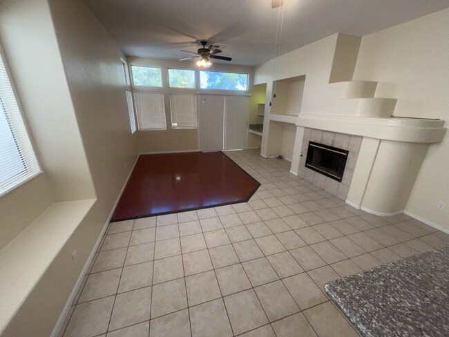Building Photo - Don't miss out on this single-story home!