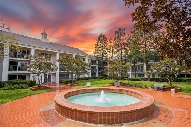 Foto del edificio - Newport Beach One Bedroom Beauty
